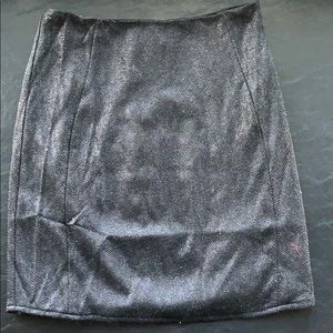 Super cute black mini bodycon skirt!